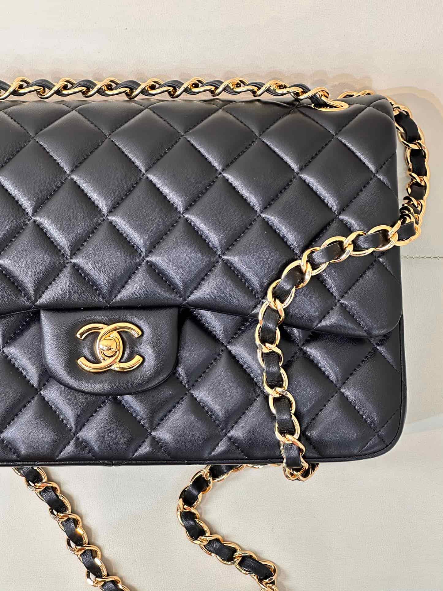 Chanel Large CLASSIC HANDBAG Lambskin Black Gold Metal TOP
