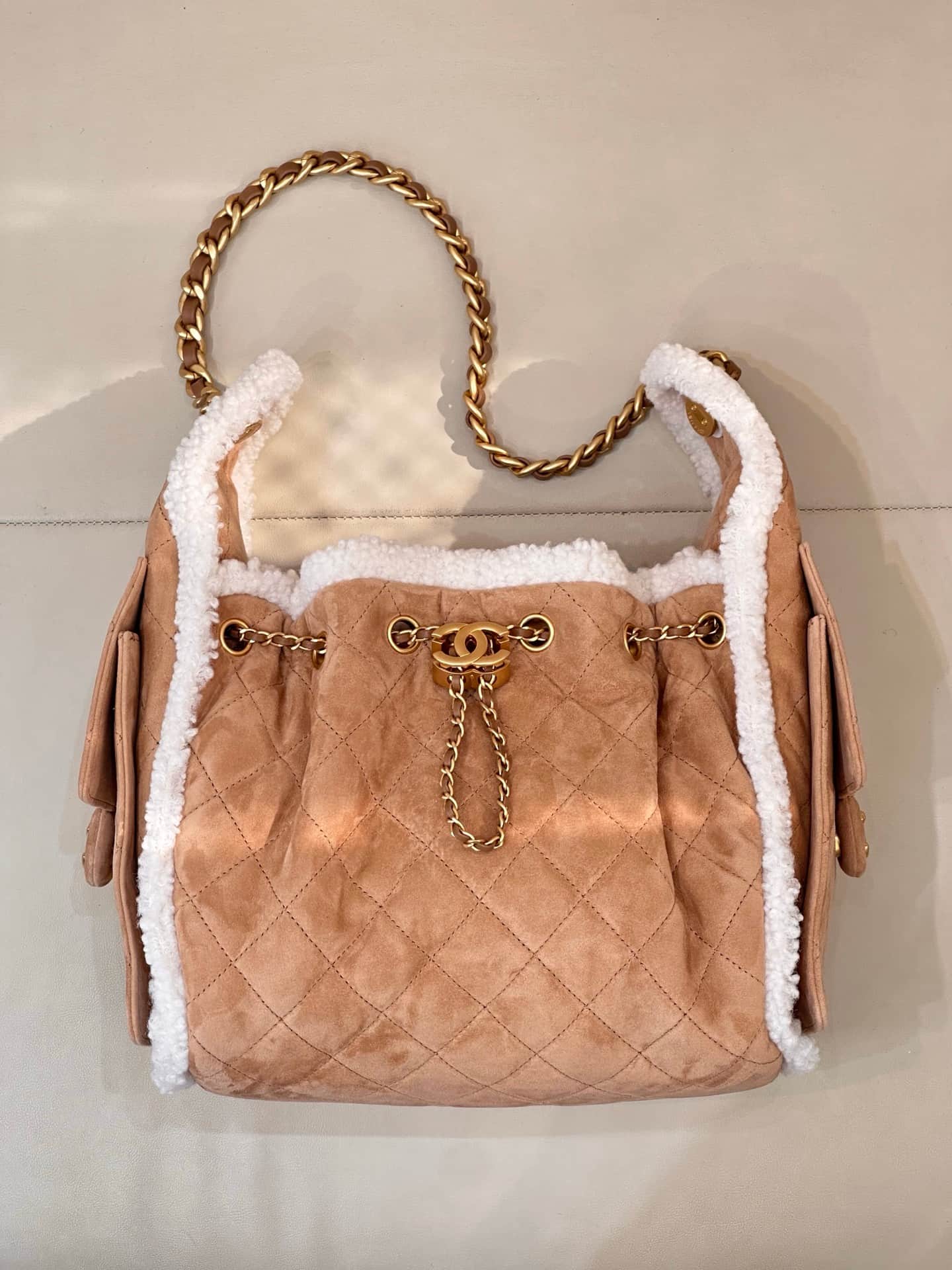 Chanel 25 Small Hobo handbag AS5293 Suede with crumpled sheepskin shearling&Gold-tone Metal Beige TOP