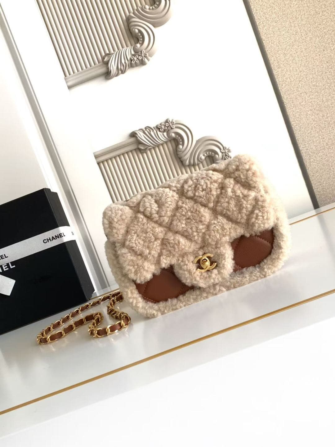 Chanel Mini Shearling Flap Bag in Brown lambskin with beige shearling & Gold-Tone Metal AS5148 A