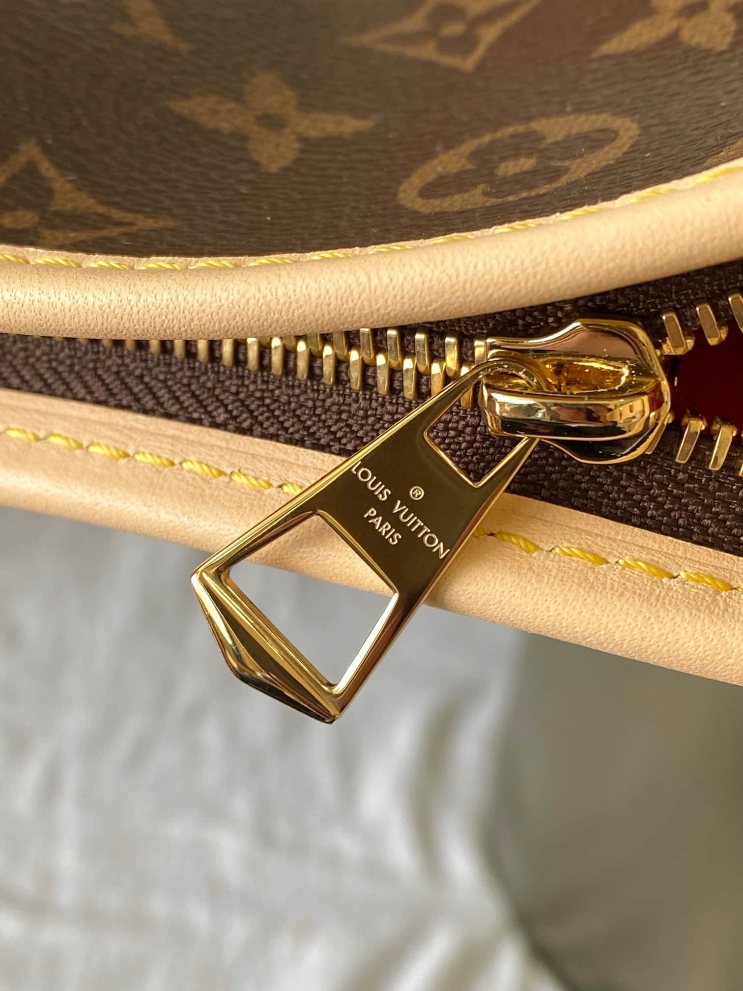 Louis Vuitton Lineup Monogram coated canvas M27335 TOP