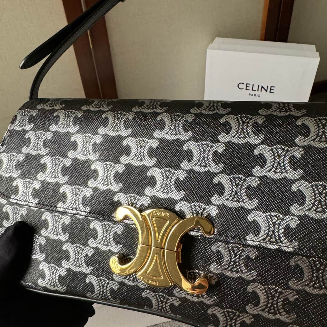 CELINE Triomphe Lola bag in Black High