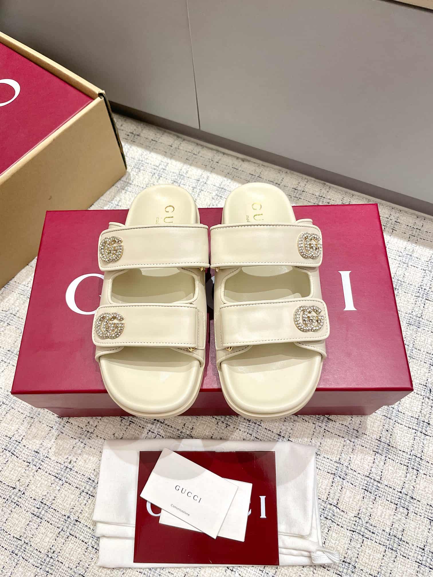 Gucci Women's sandal with crystal Double G