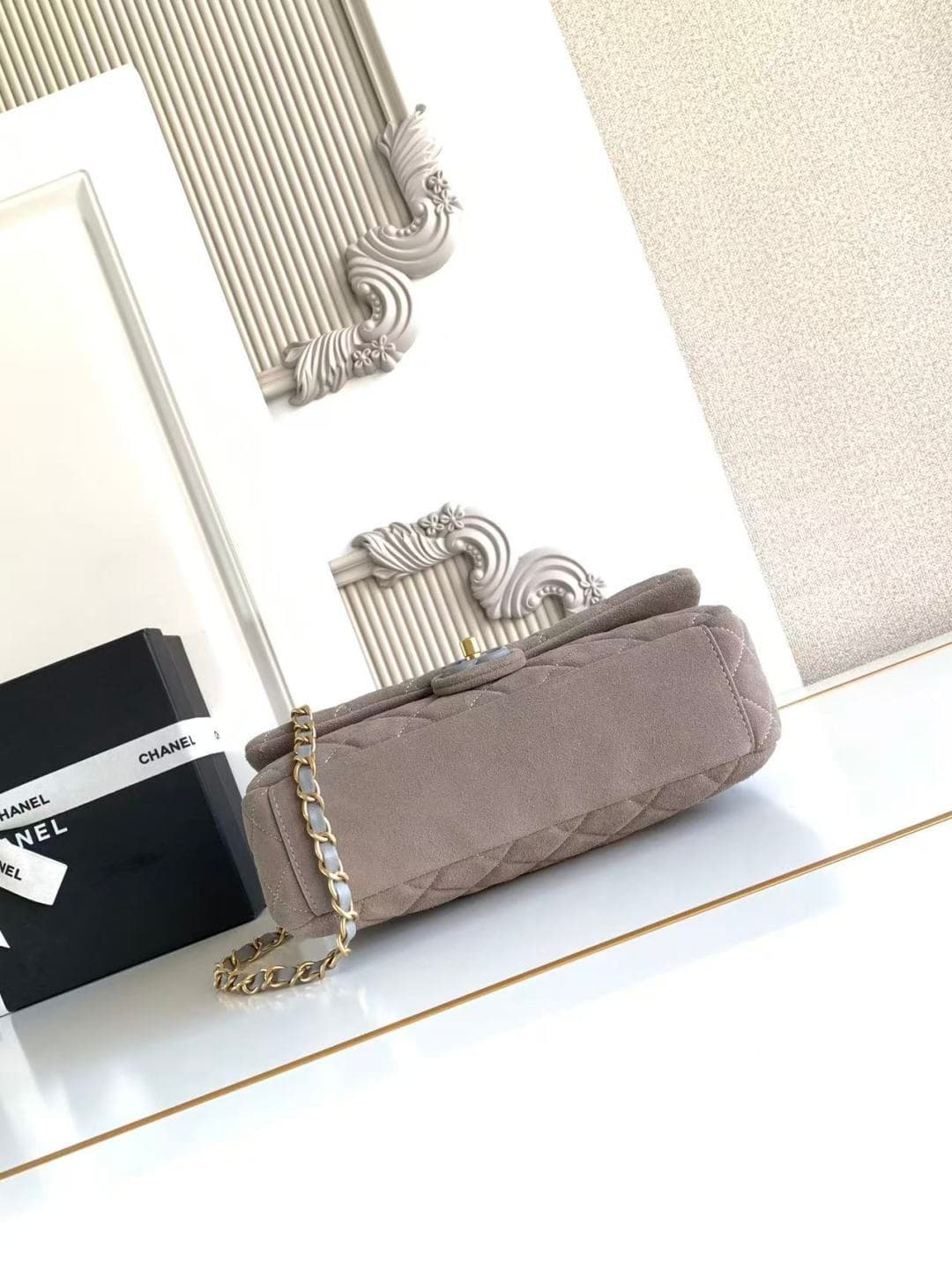 Chanel Classic Flap bag in Grey Suede & Gold-Tone Metal AS5987 A