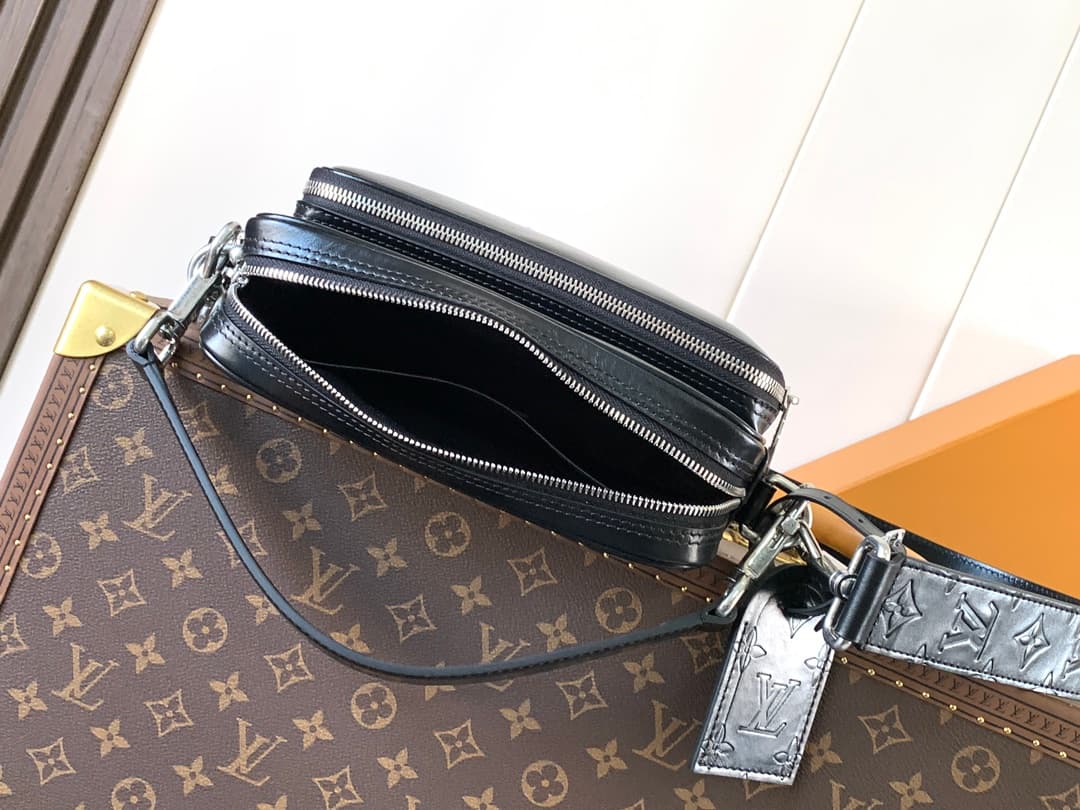 Louis Vuitton Nil Black Calf leather M13987 High