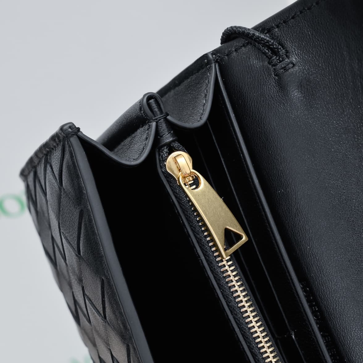 BV Andiamo Clutch Black High