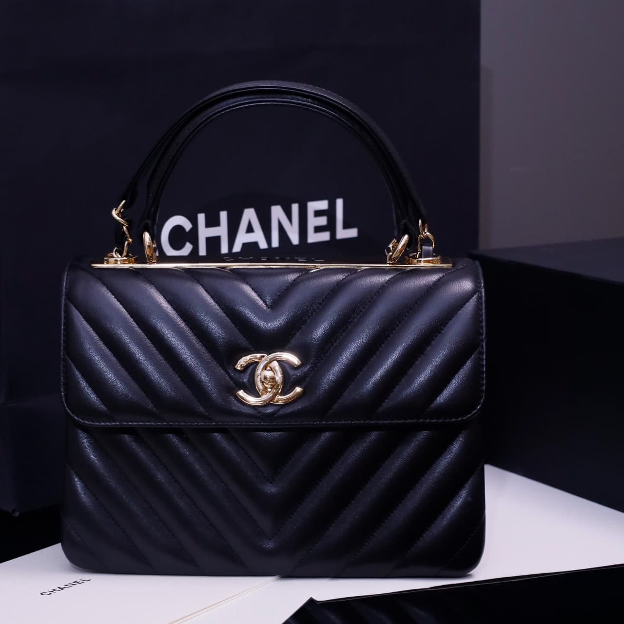 SMALL FLAP BAG WITH TOP HANDLE Lambskin Gold Metal Black A