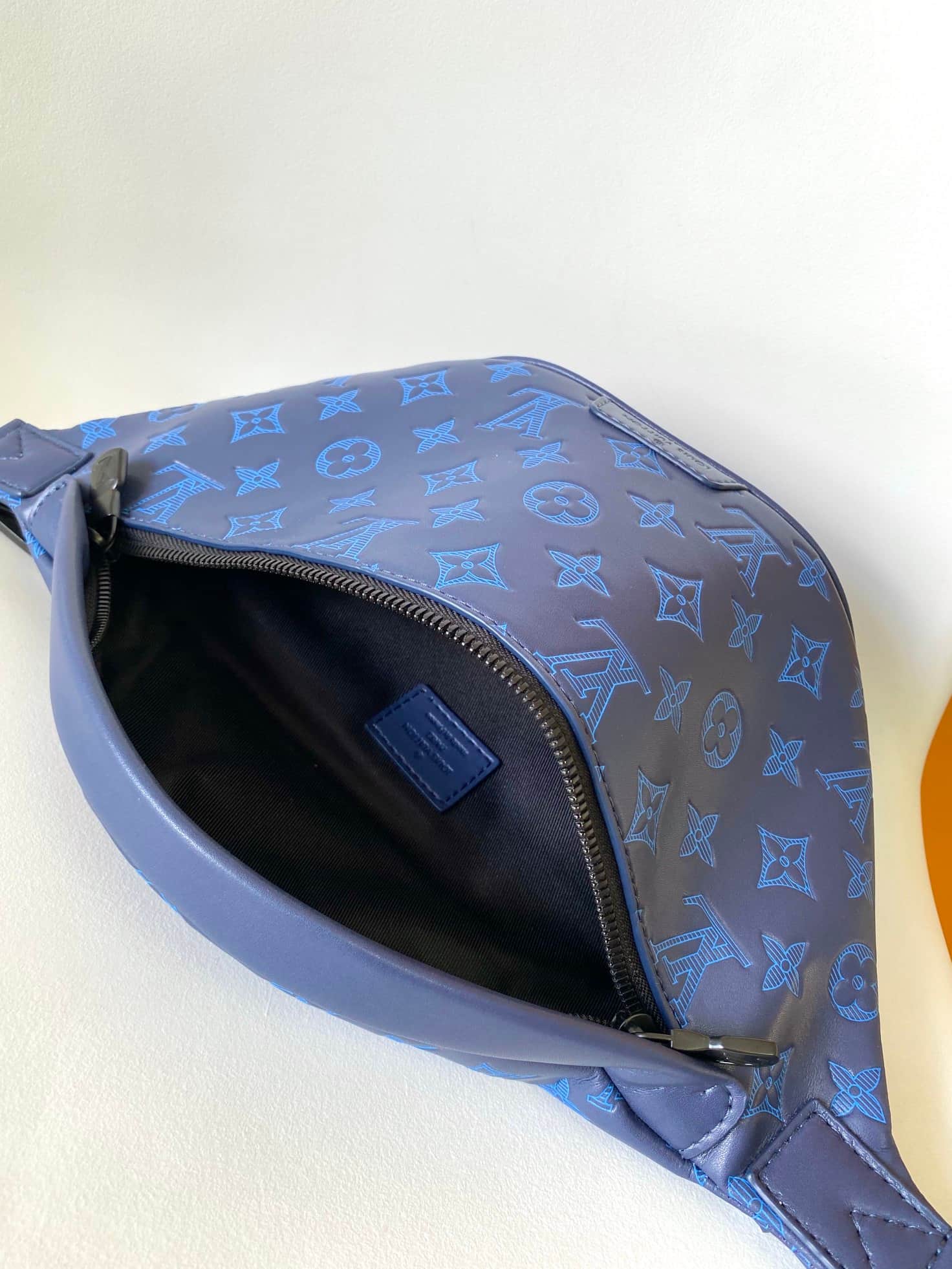 Louis Vuitton Discovery Bumbag PM Monogram Shadow calf leather M46029 High