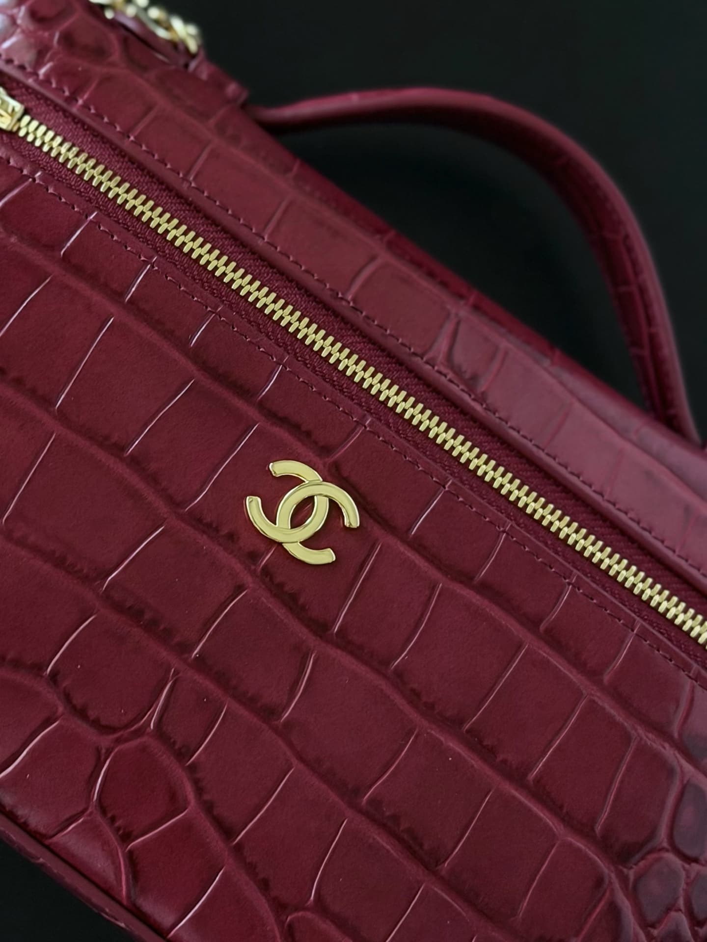 Chanel Large Vanity with chain Crocodile Embossed Calfskin & Gold-Tone Metal Burgundy AS5347 A