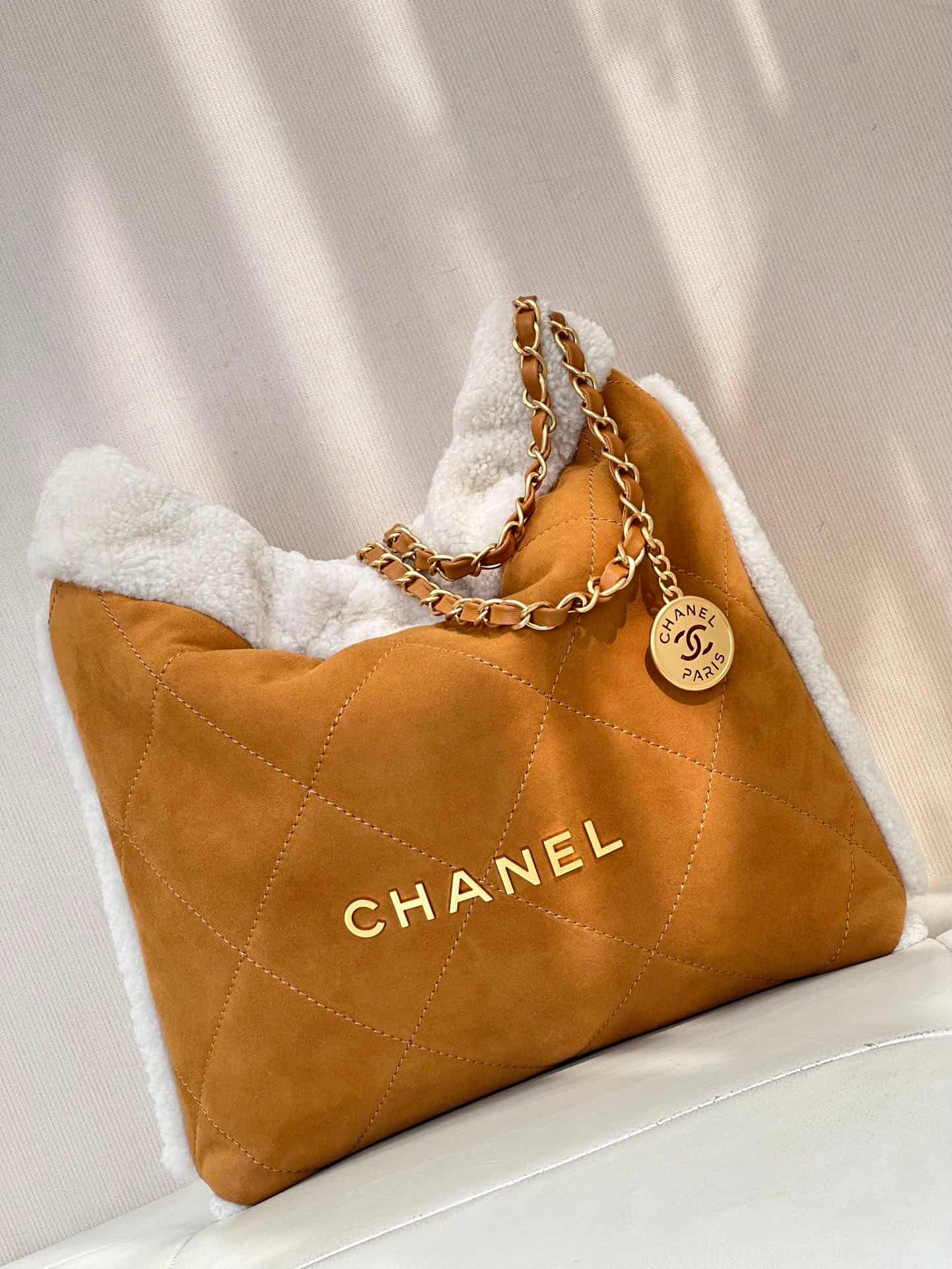 Chanel 22 Small handbag Quilted Lambskin Suede& Gold-tone metal AS3260 Beige with White TOP