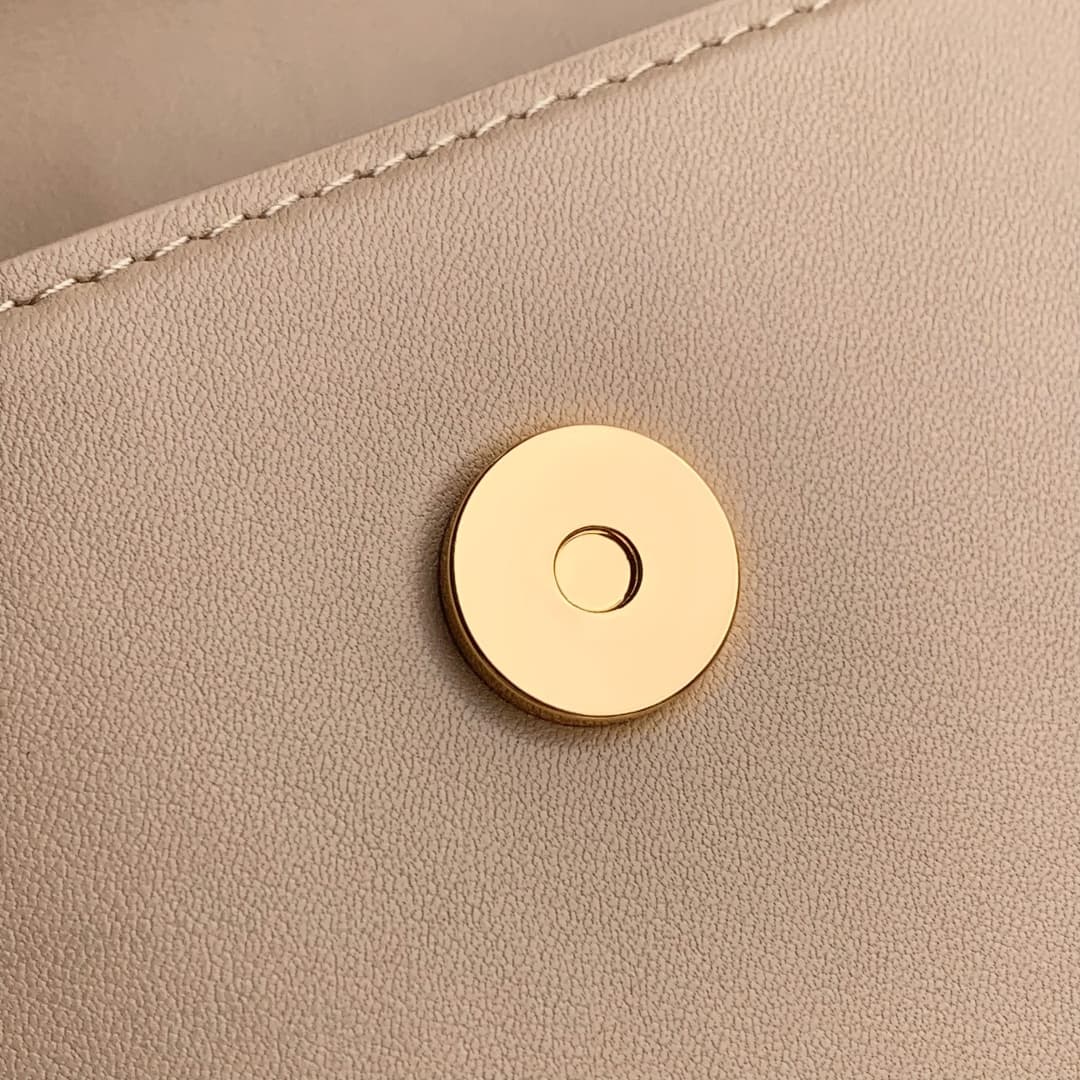 Louis Vuitton Wallet On Chain LV Bloom Macchiato Cream Calfskin leather M14581 High