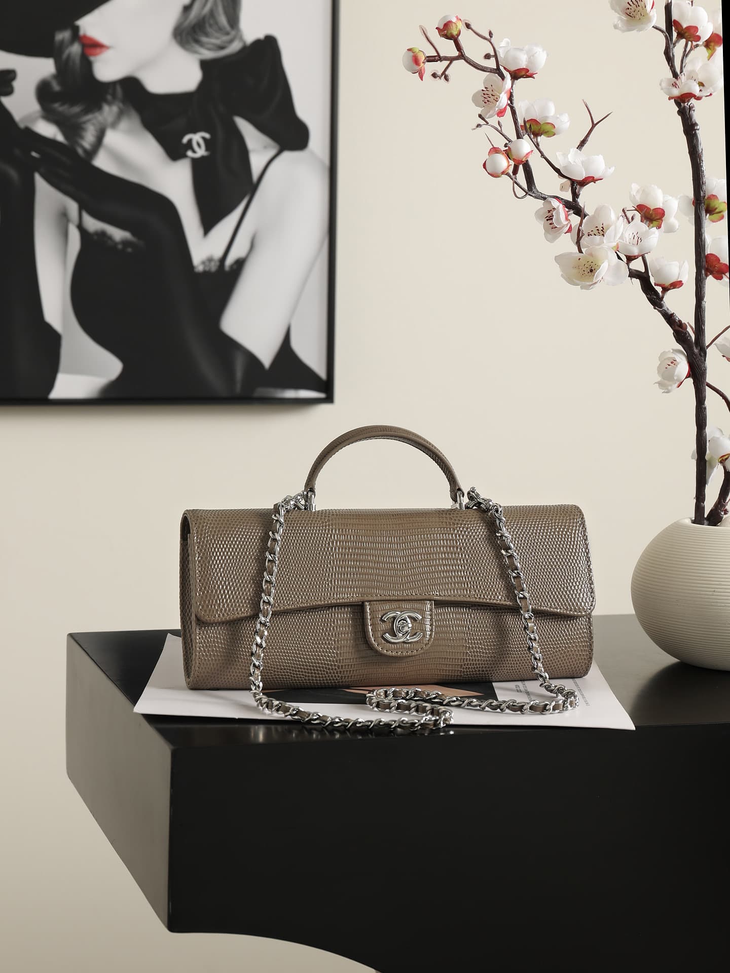 Chanel Clutch with chain Lizard Embossed Calfskin & Silver-Tone Metal Khaki AP5280 A