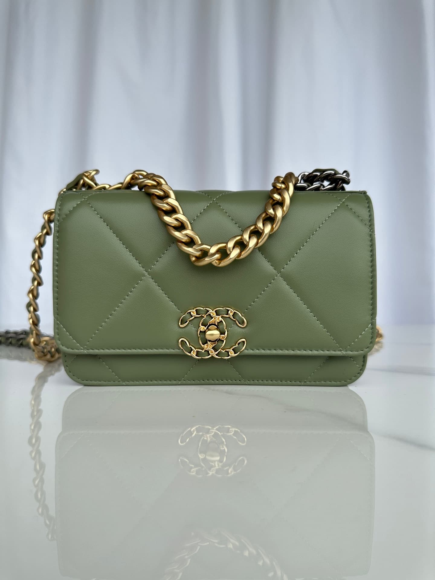 Chanel Wallet on Chain Lambskin Leather & Gold-Tone Metal Green AP0957 A