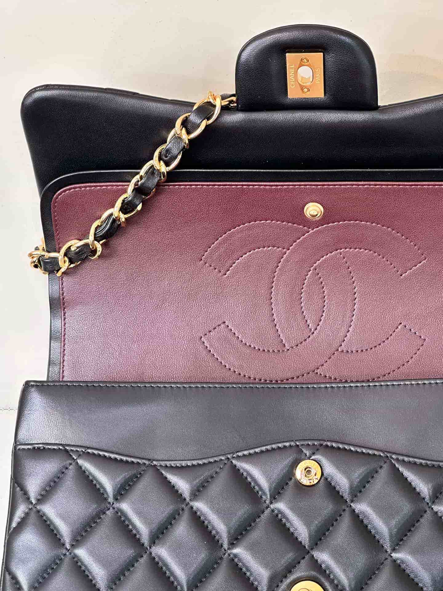 Chanel Large CLASSIC HANDBAG Lambskin Black Gold Metal TOP