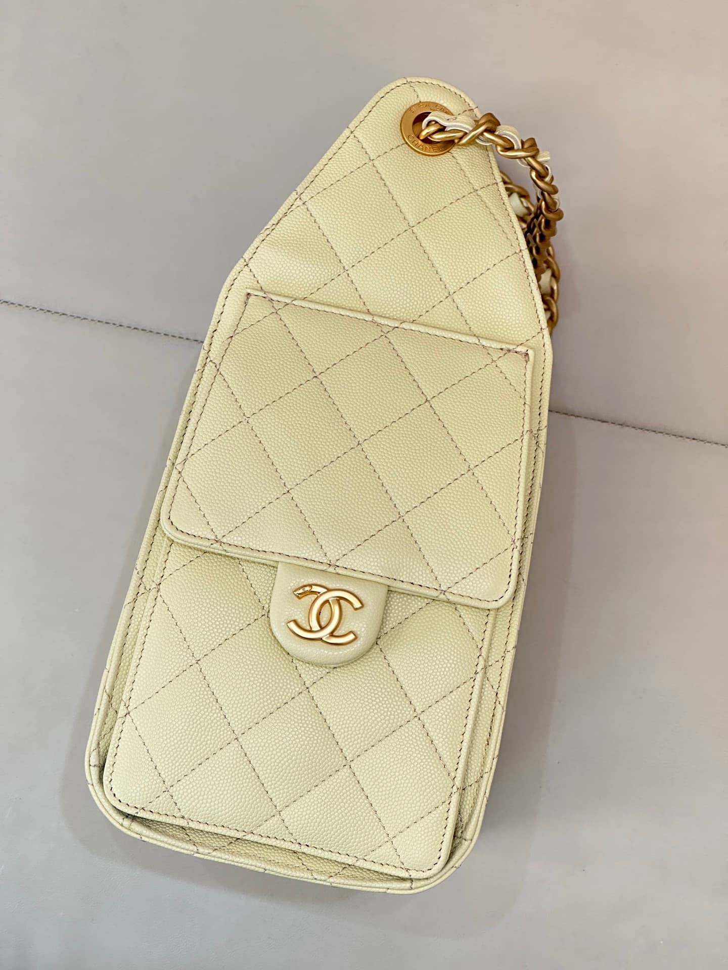 Chanel 25 Small Hobo handbag AS5293 Grained Calfskin & Gold-Silver-tone Metal Light Yellow TOP