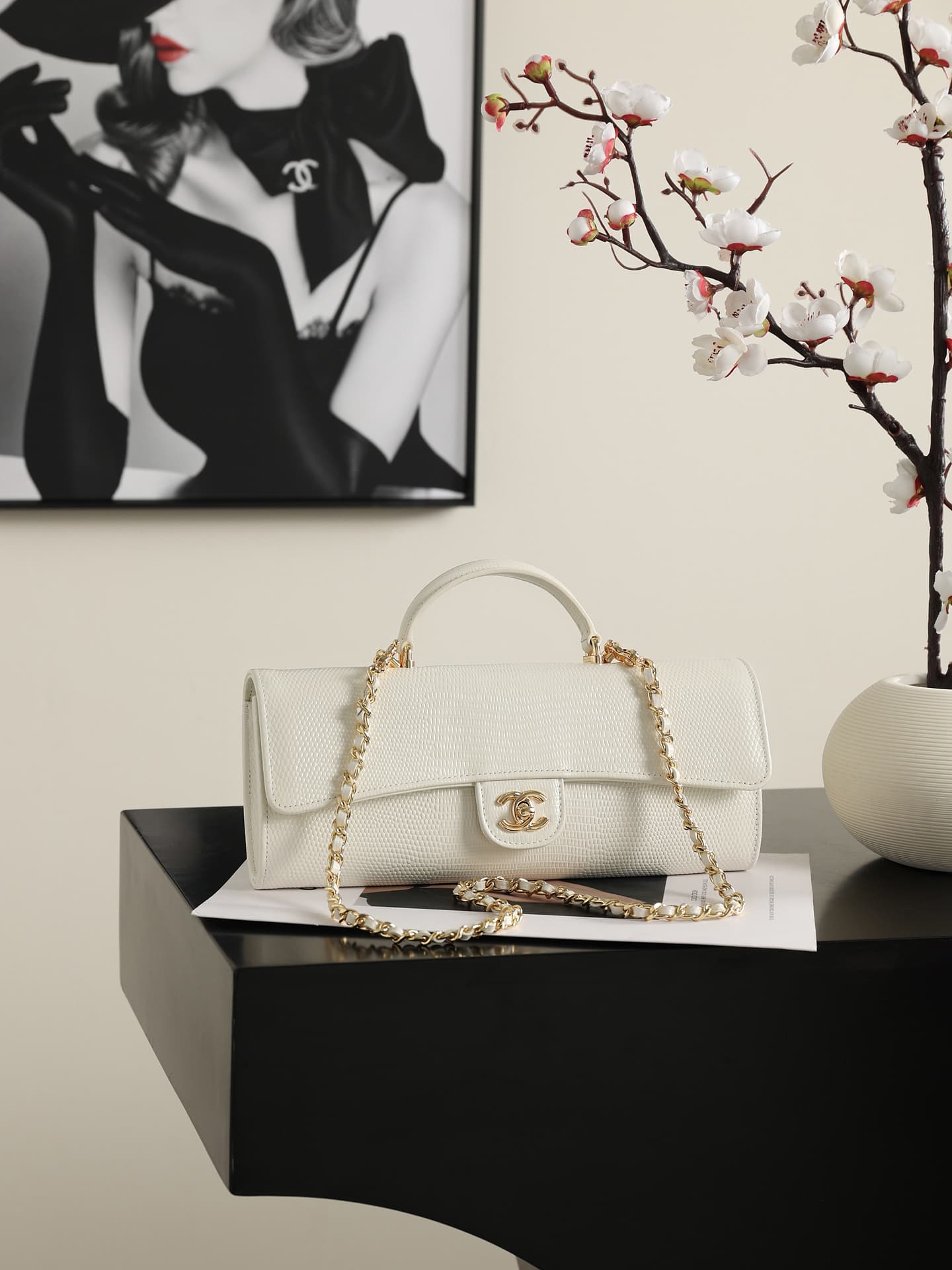 Chanel Clutch with chain Lizard Embossed Calfskin & Gold-Tone Metal White AP5280 A
