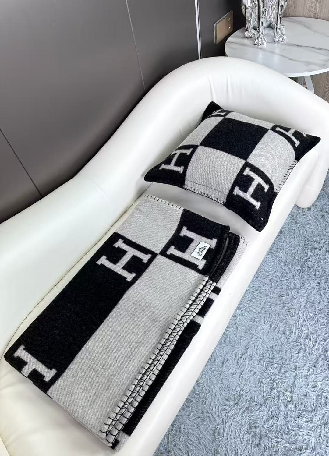 Hermes Avalon throw blanket