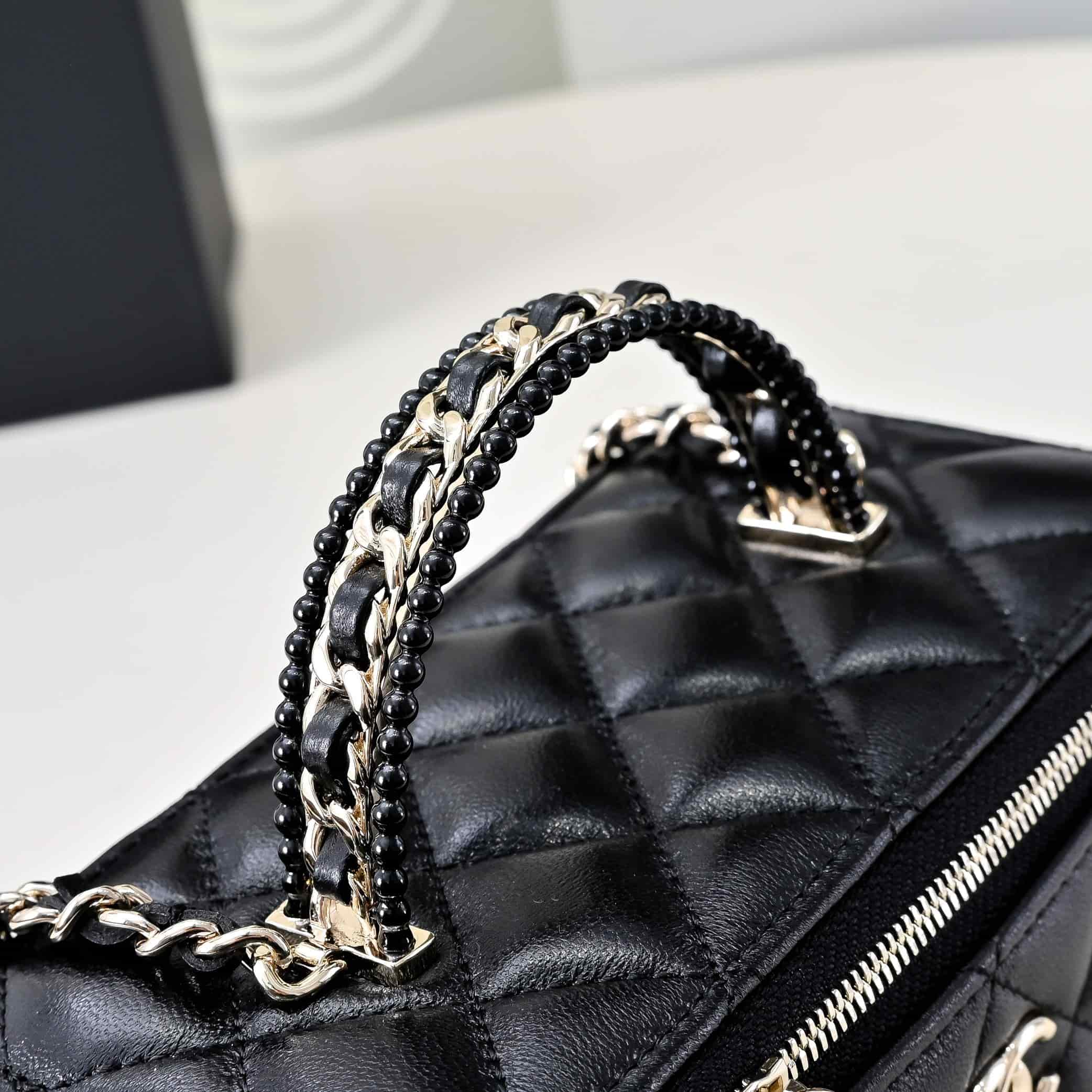 Chanel LONG VANITY WITH CHAIN Lambskin, Imitation Pearls & Gold-Tone Metal AP4452 Black A