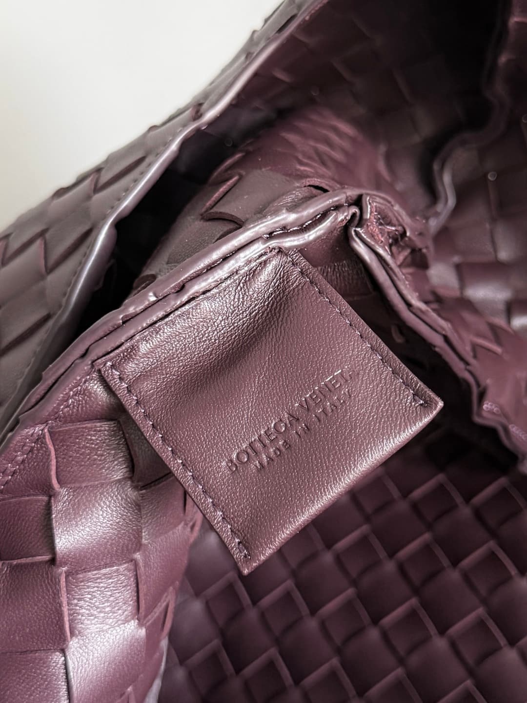 Bottega Veneta Large Campana shoulder bag suede in Intrecciato leather Claret TOP