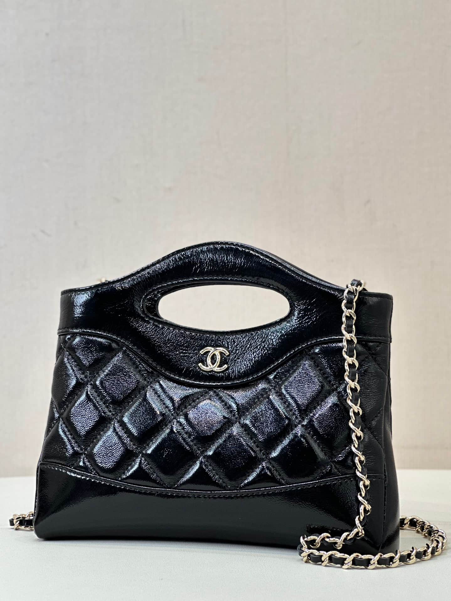 Chanel Clutch with chain Lambskin & Gold-Tone Metal AP3656 Black TOP