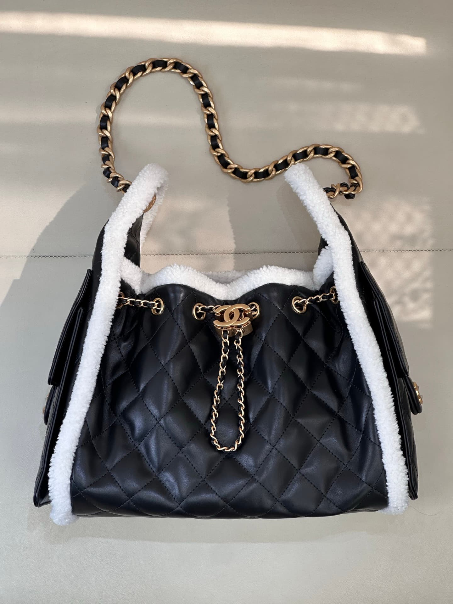 Chanel 25 Small Hobo handbag AS5293 Lambskin with crumpled sheepskin shearling&Gold-tone Metal Black TOP
