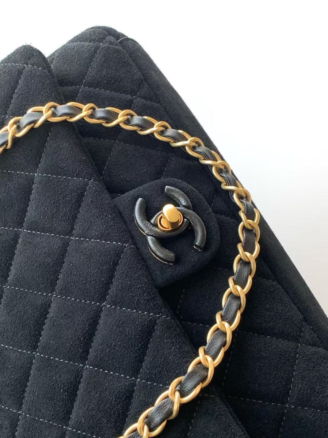 Chanel Classic Flap bag in Black Suede & Gold-Tone Metal AS5987 A