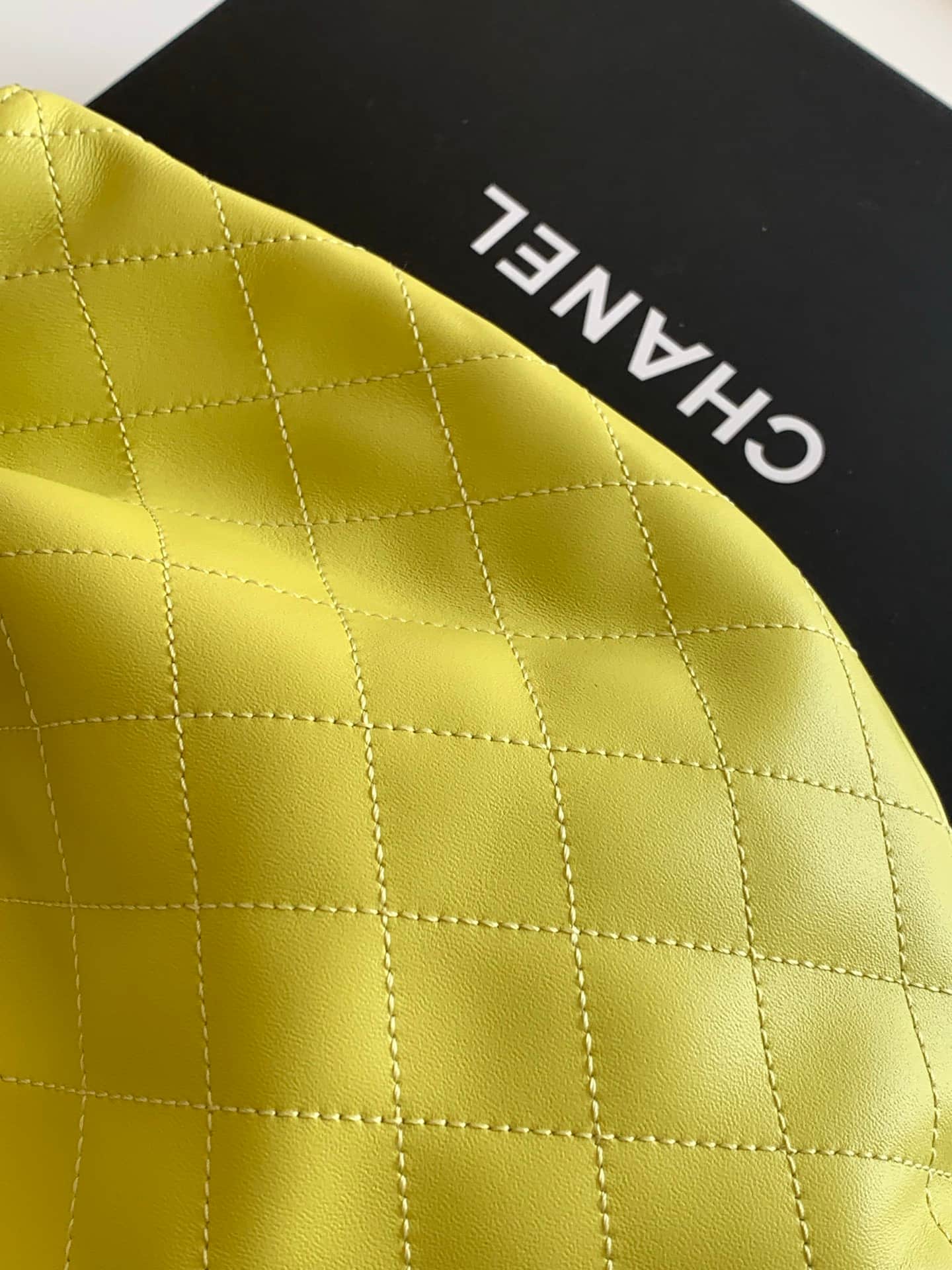 Chanel Medium Hobo Bag Lambskin-Shell Effect Plexi & Gold-Tone Metal Yellow AS6010 High