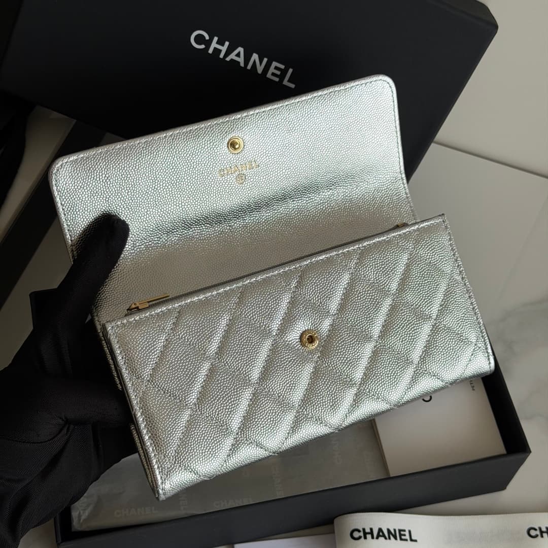 Chanel Wallet Shiny Grained Calfskin Strass & Gold-Tone Metal Silver AP5076 High