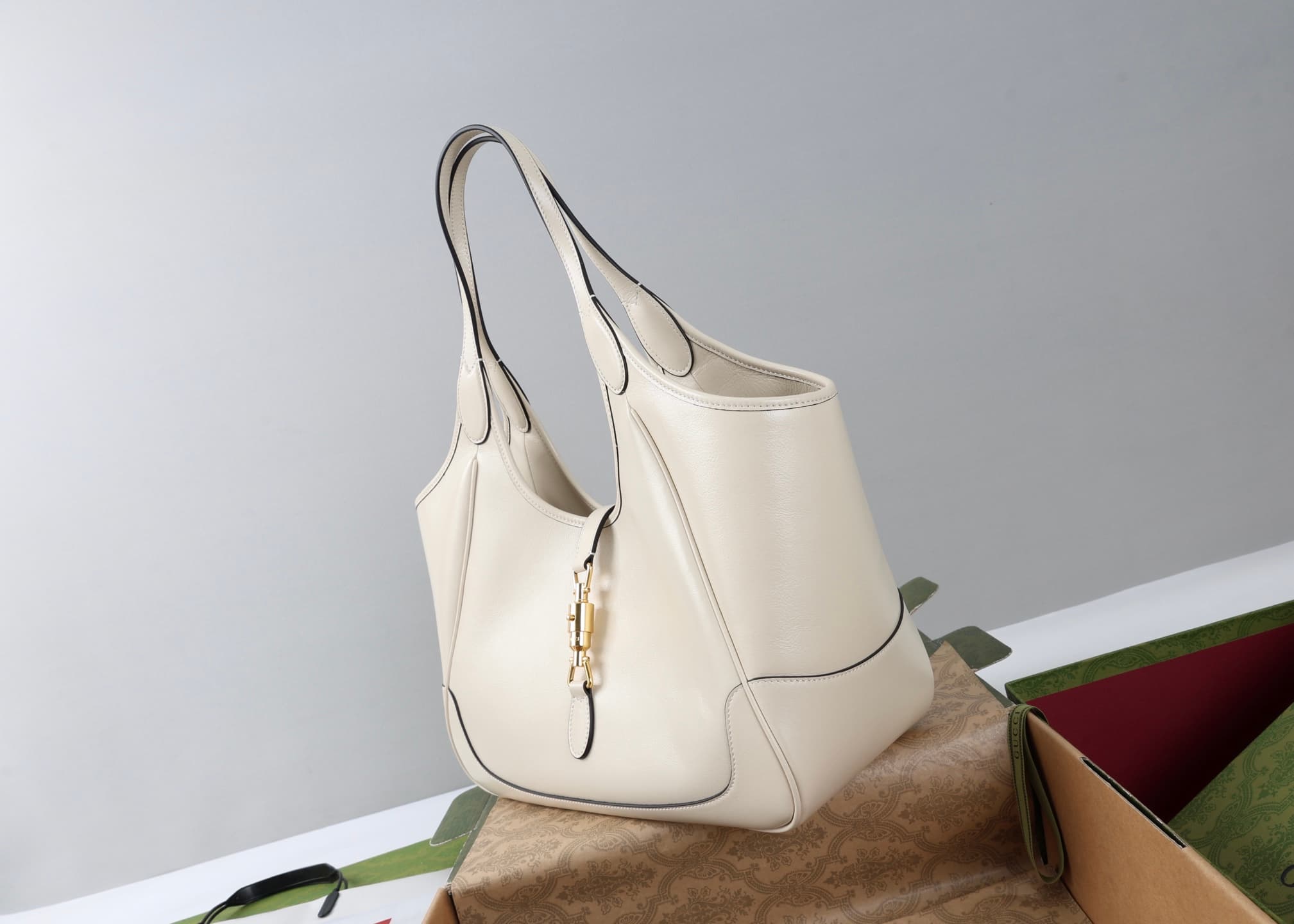 Gucci Mercato medium tote bag Whtie soft leather 866645 High