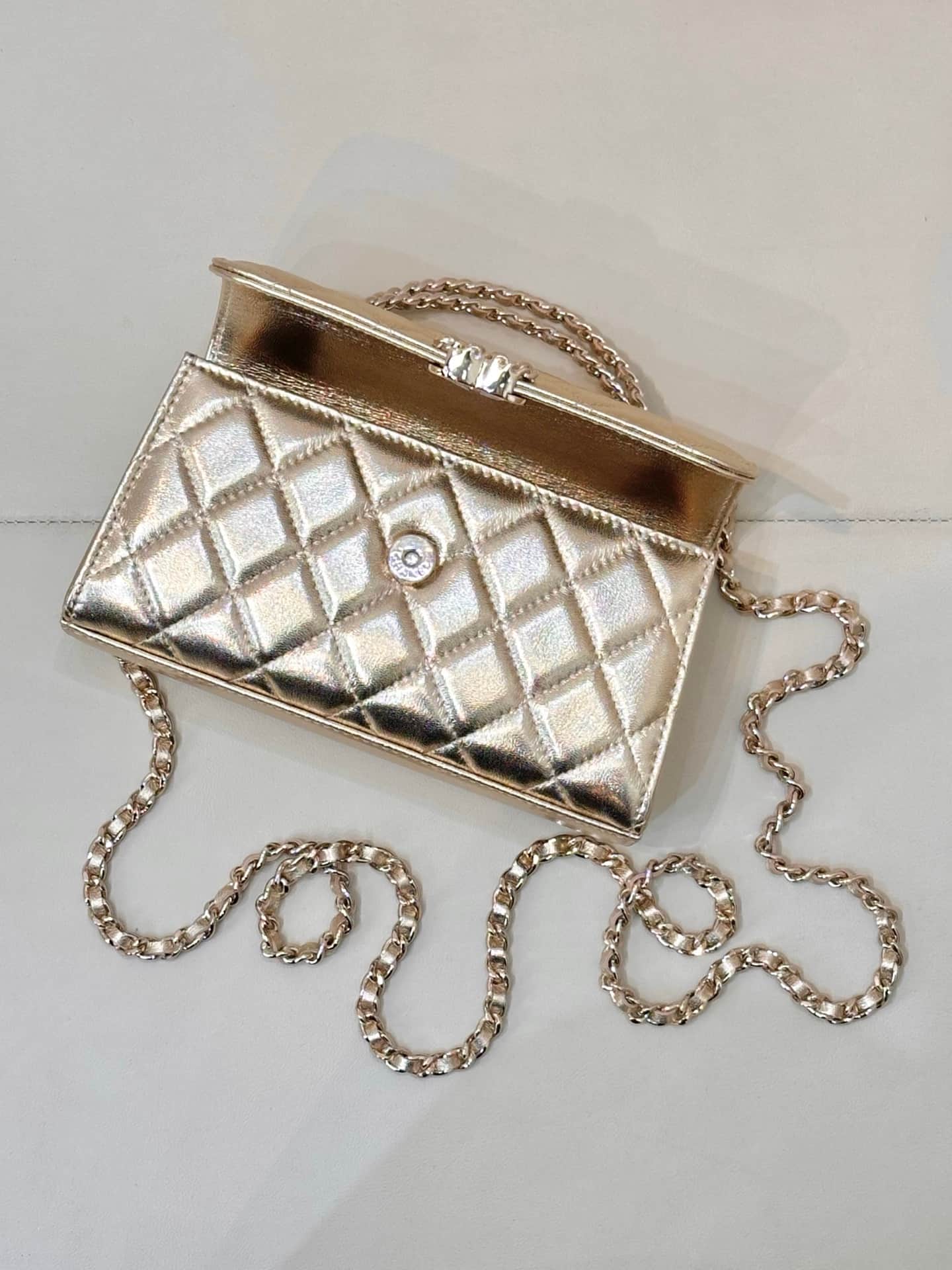 Chanel Clutch with chain Metallic Lambskin&Gold-Tone Metal Gold AP3238 TOP