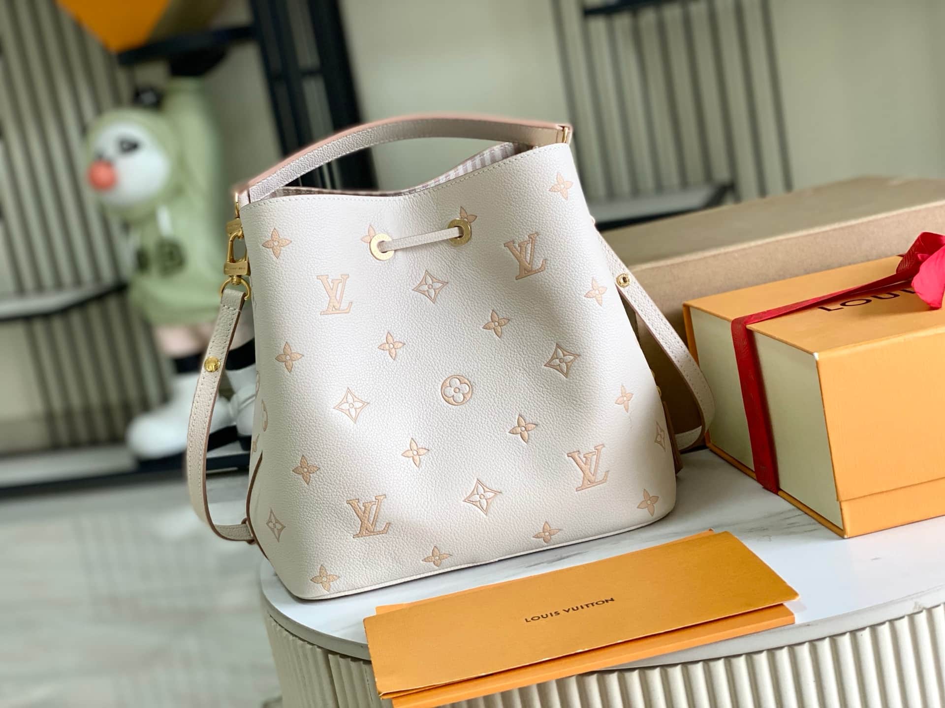Louis Vuitton NéoNoé MM Eden Debossed grained cowhide leather M14401 TOP