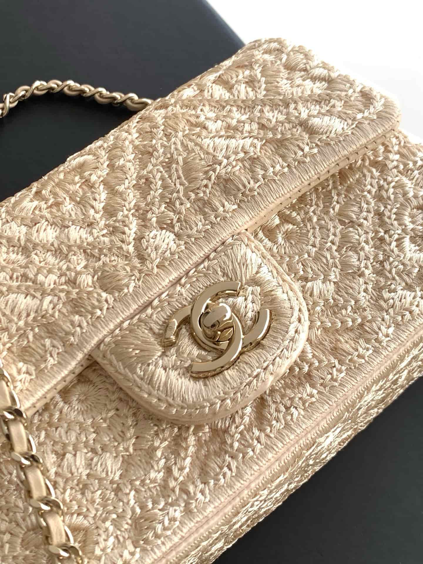 Chanel Small Flap Bag & Gold-Tone Metal White AS4561 A
