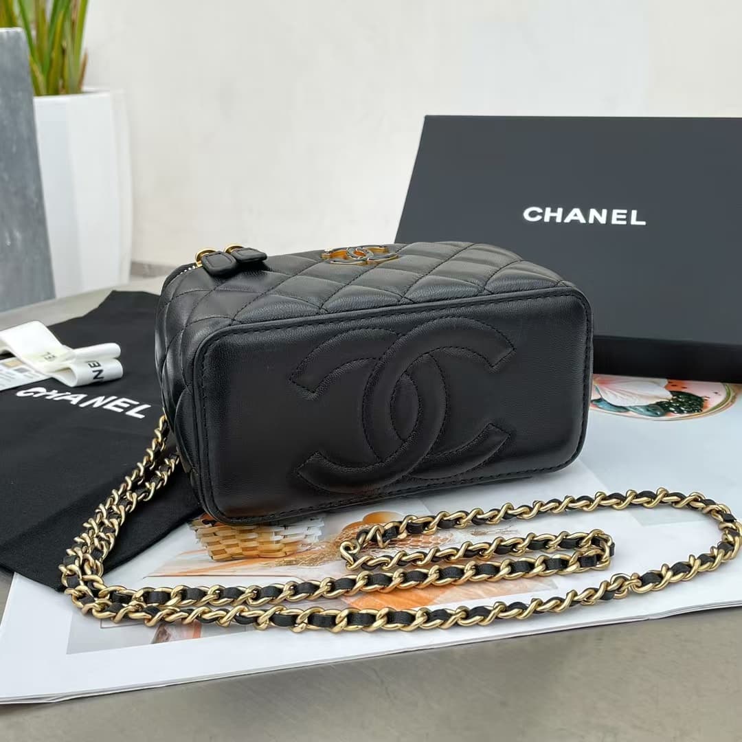 Chanel Vanity with Chain AP3940 Lambskin Black A