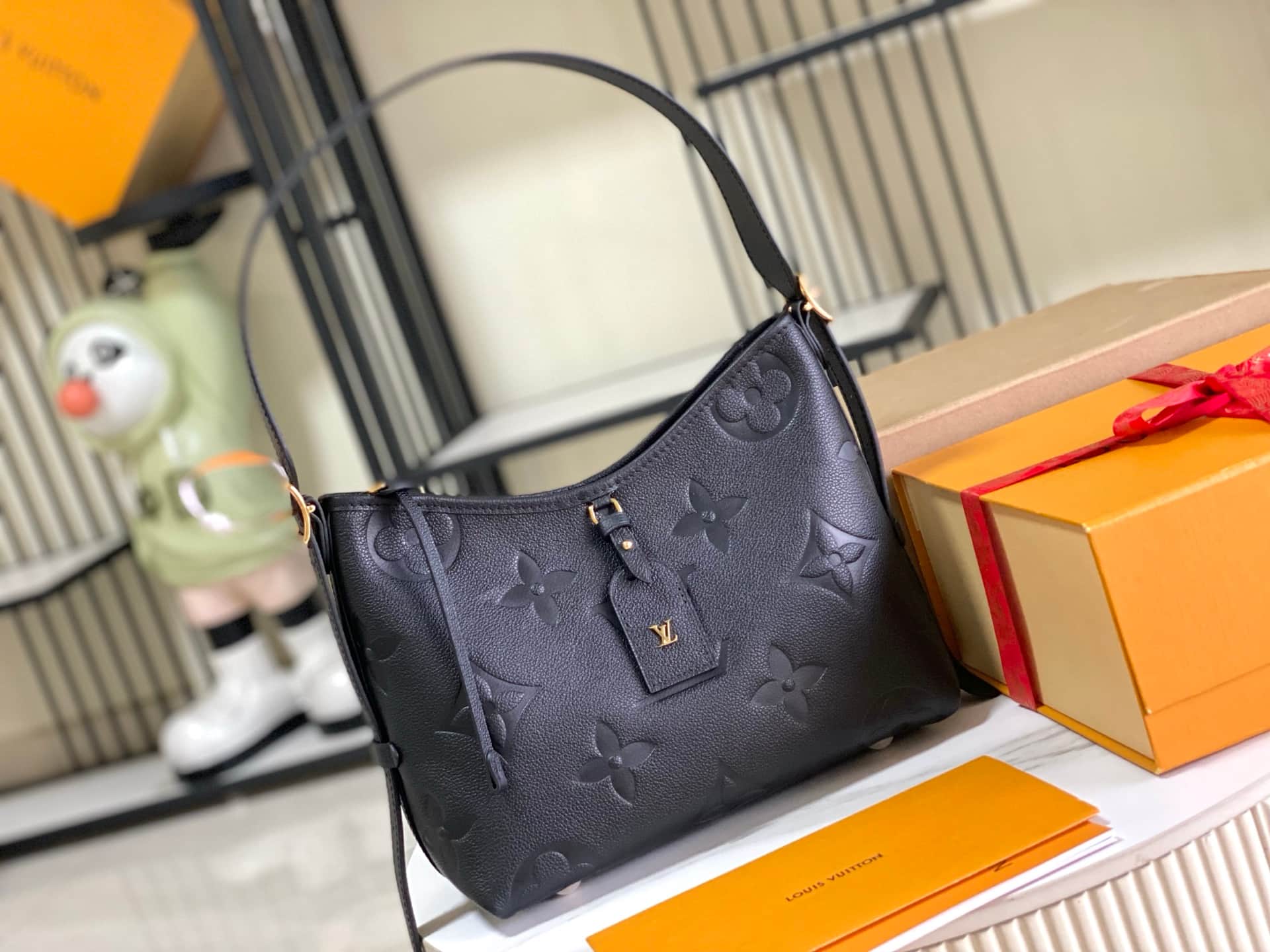 Louis Vuitton CARRYALL PM Black Embossed supple grained cowhide leather M46288 TOP