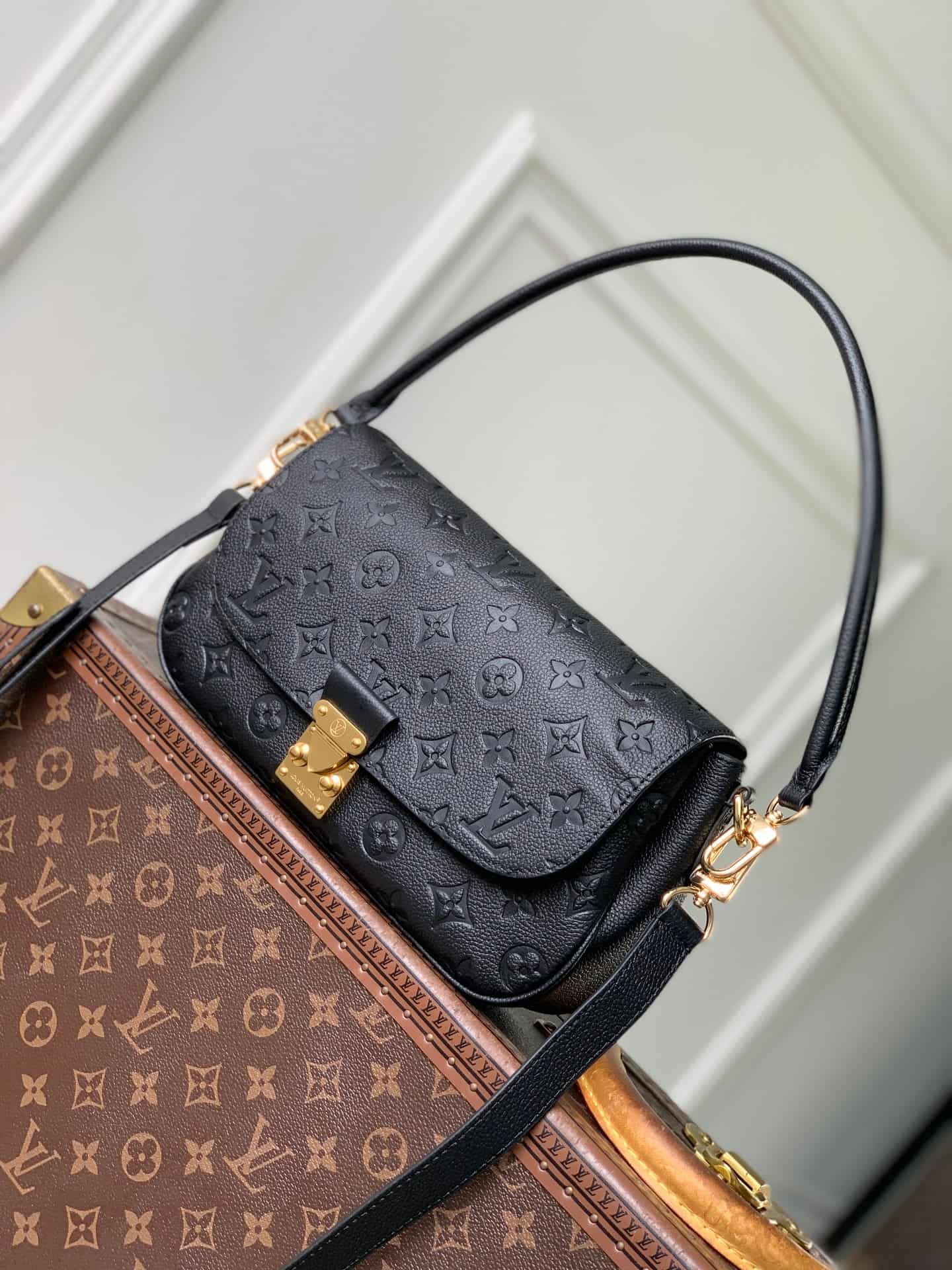 Louis Vuitton Pochette Métis Soft Black Cowhide leather M29783 High