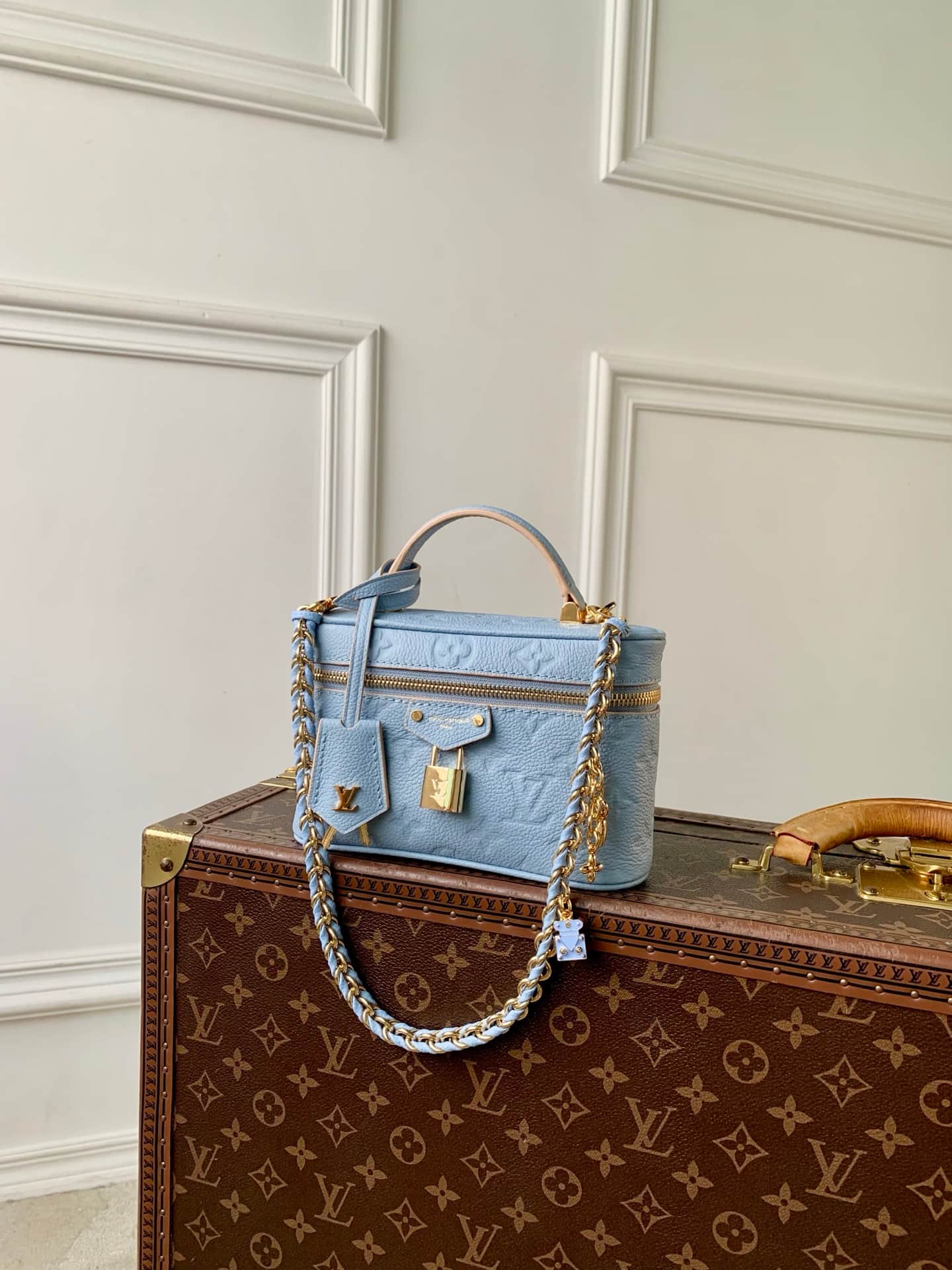 Louis Vuitton Vanity Chain Pouch Blue Iris/Peuplier Cowhide leather M2A007 High