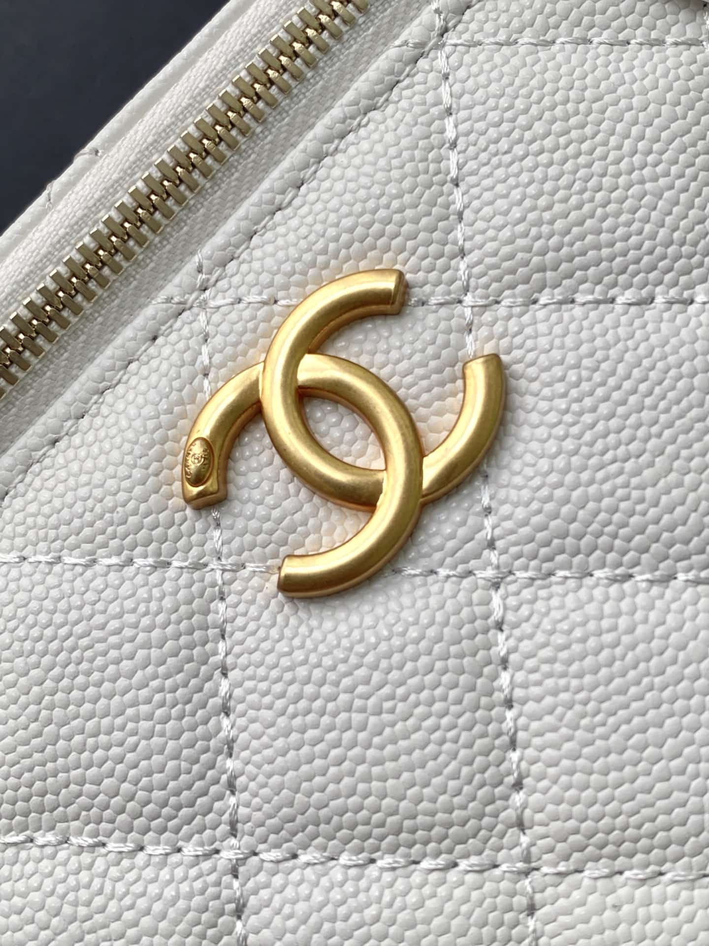 Chanel Vanity with Chain AP3940 Grained Calfskin & Gold Metal White A