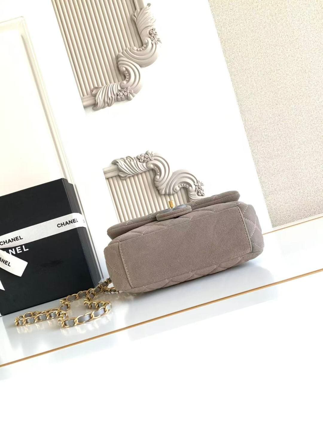 Chanel Classic Flap bag in Grey Suede & Gold-Tone Metal AS5989 A