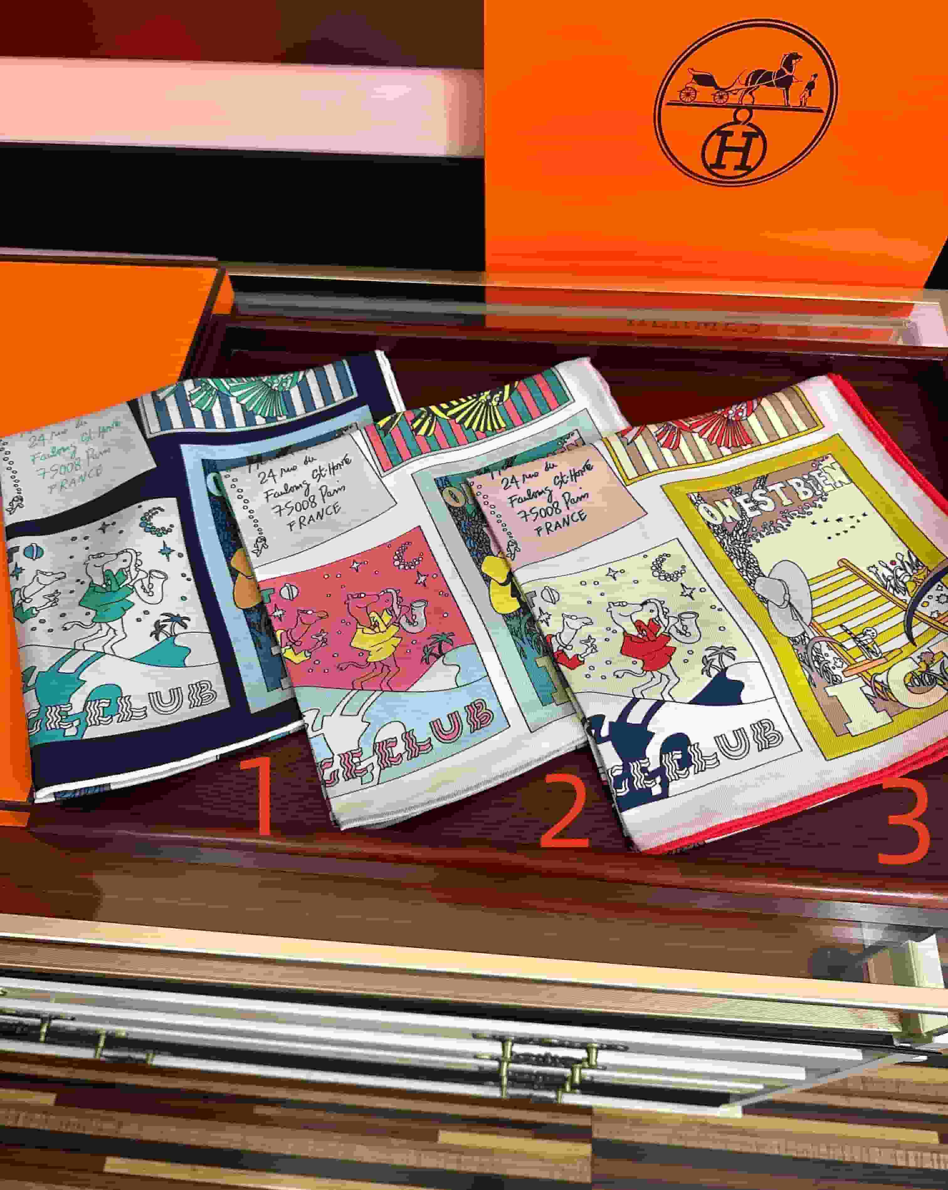 Hermès On Est Bien Ici! Scarf