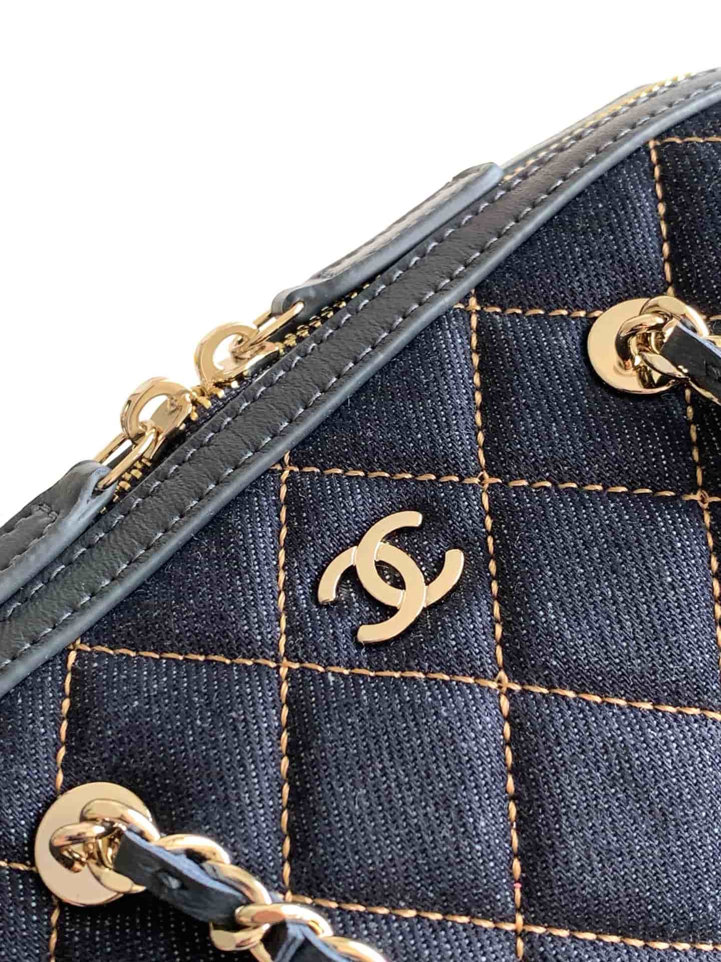 Chanel Clutch with Chain Dark Blue Denim & Gold-Tone Metal AP4986 A