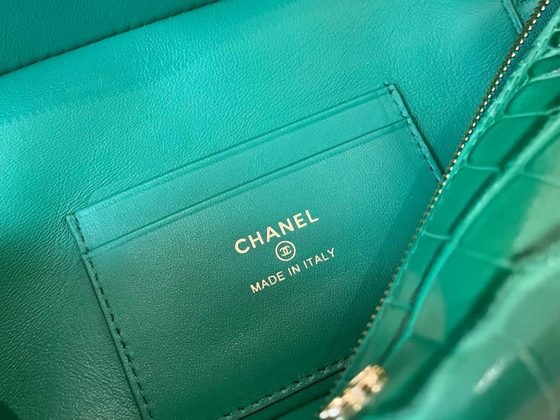 Chanel Vanity with Chain Crocodile-embossed leather& Gold-Tone Metal Green AP5438 A