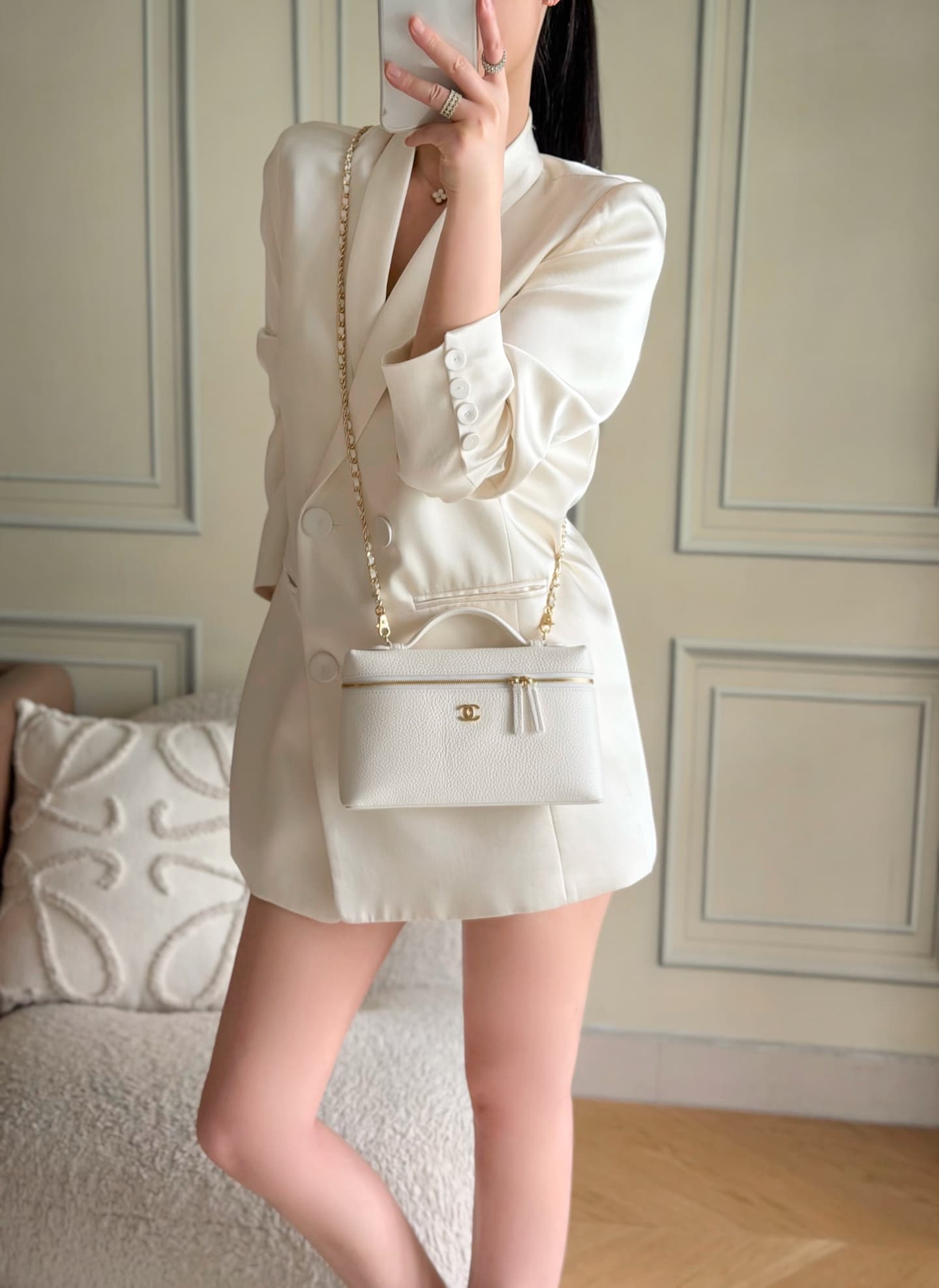 Chanel Large Vanity with chain Grained Calfskin & Gold-Tone Metal White AS5347 A