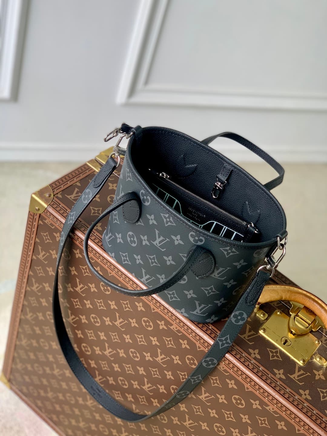 Louis Vuitton Neverfull Bandoulière Inside Out BB M15210 Monogram Eclipse/Black High