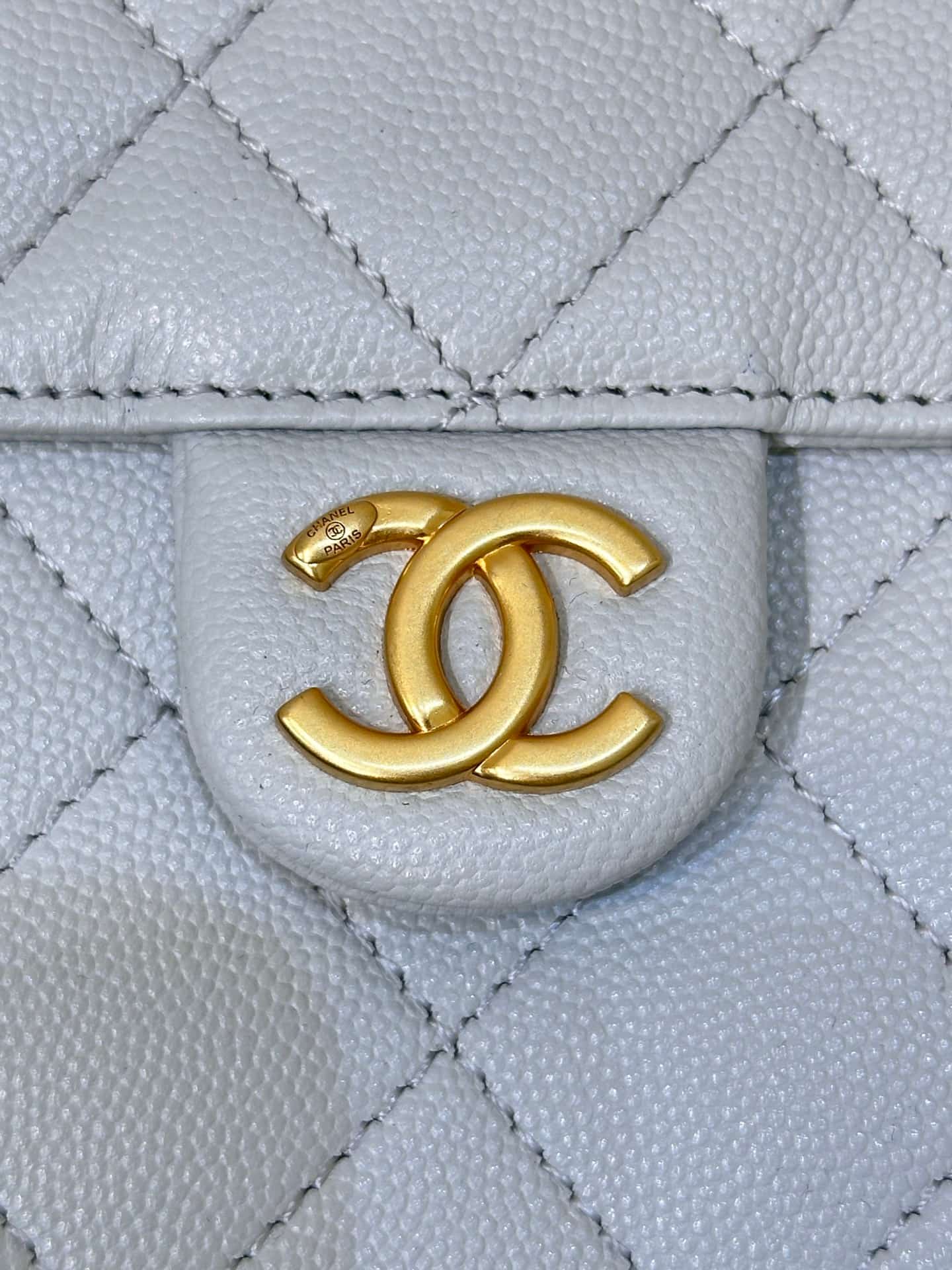 Chanel 25 Medium Hobo handbag AS5311 Grained Calfskin & Gold-tone Metal Light Grey TOP