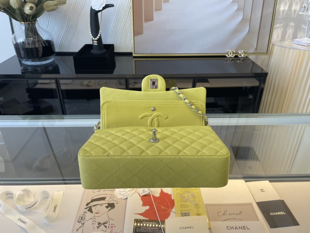 Medium CLASSIC HANDBAG Grained Calfskin Yellow Silver Metal A