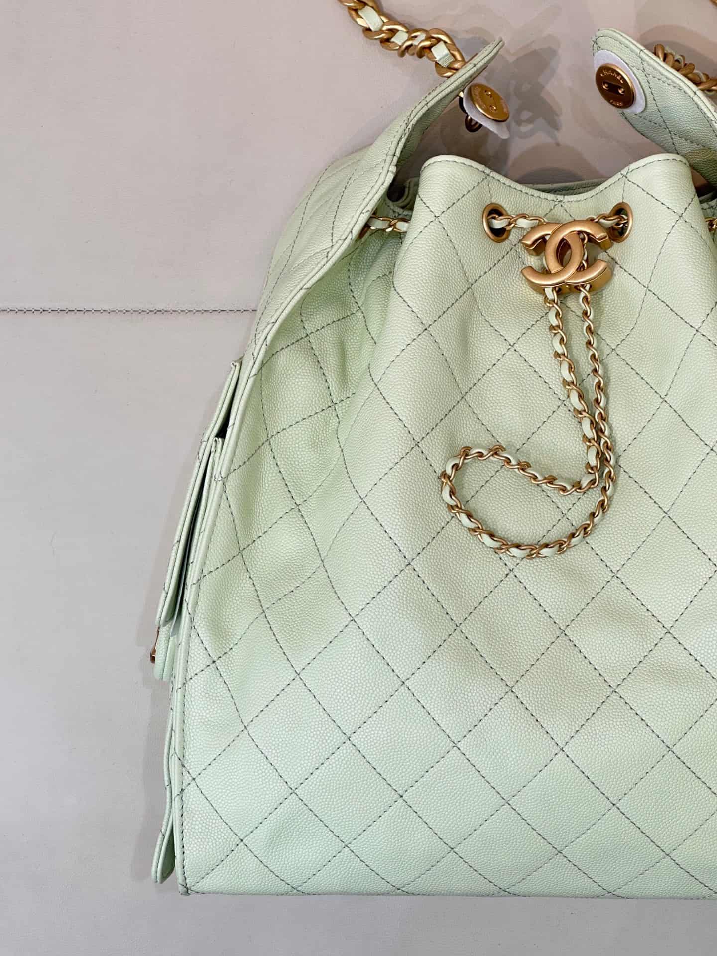 Chanel 25 Medium Hobo handbag AS5311 Grained Calfskin & Gold-tone Metal Light Green TOP