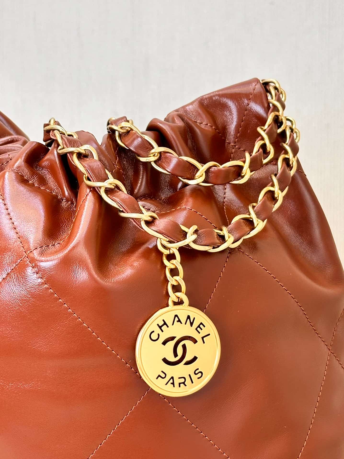 Chanel 22 Small handbag Shiny calfskin & Gold-tone metal AS3260 Brown TOP