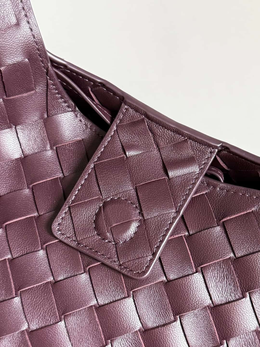 Bottega Veneta Large Campana shoulder bag suede in Intrecciato leather Claret TOP