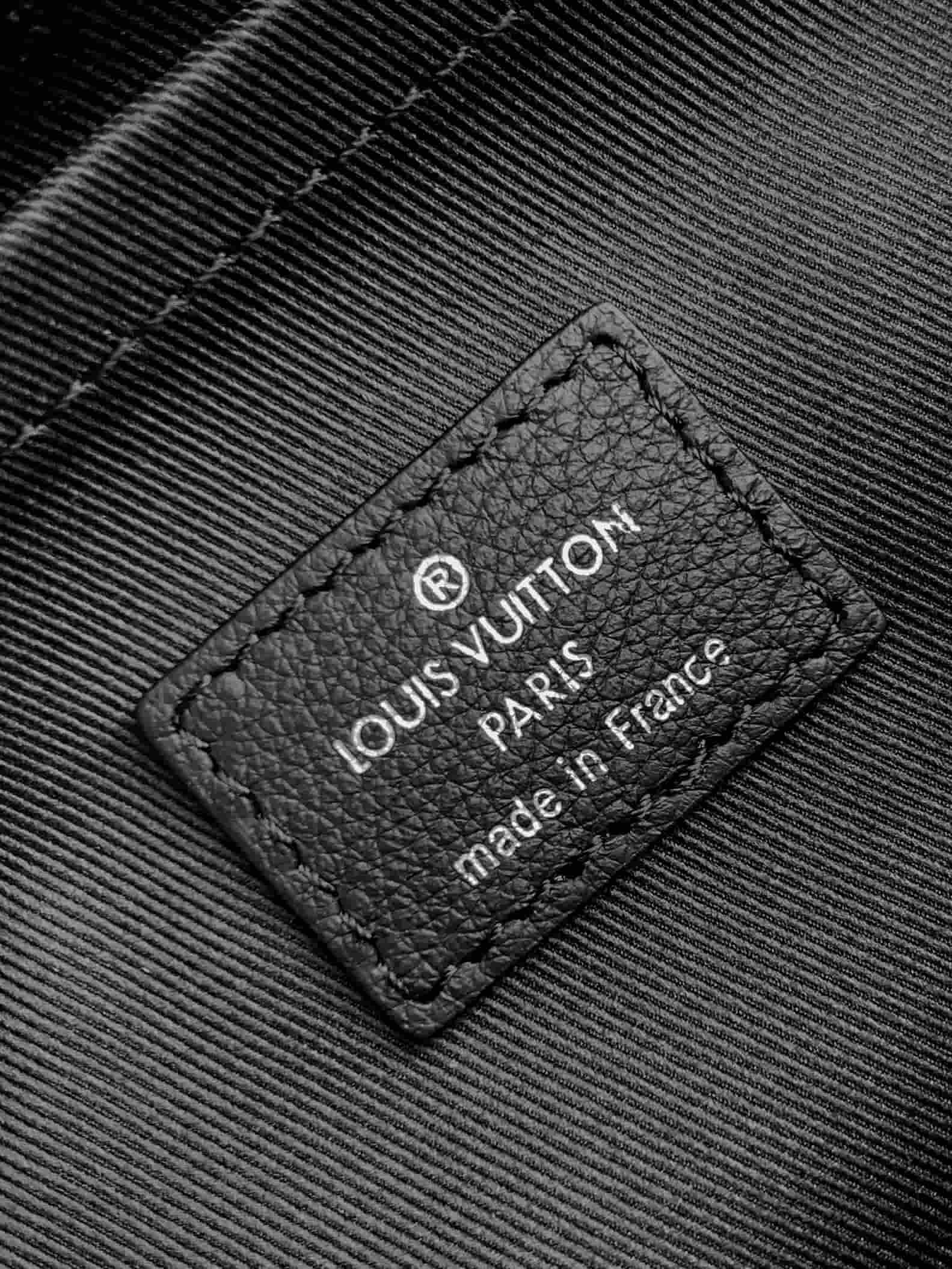 Louis Vuitton Nil Messenger Damoflage Black coated canvas M14988 High