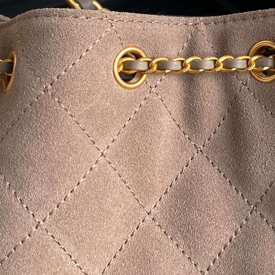Chanel 25 Small Hobo handbag AS5293 Suede & gold-tone metal Beige A