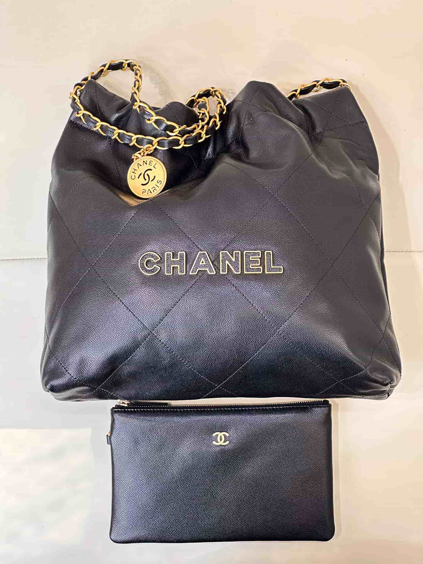 Chanel 22 Small handbag Shiny calfskin & gold-tone metal AS3260 Black TOP